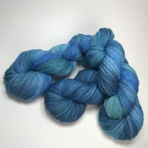 Dieses 4-fach Garn aus Wolle (Merino)/PA ist vielseitig verwendbar: Socken, Tücher und und und